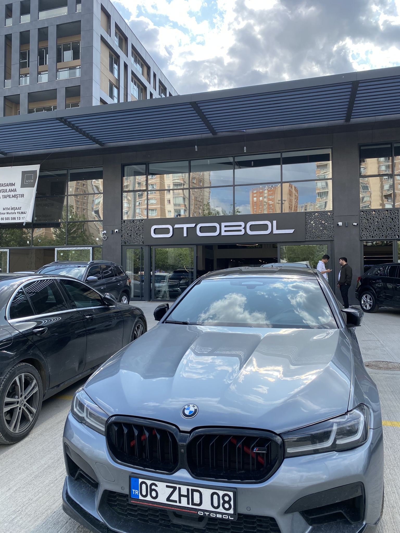 BMW M5 Ön Görünüm